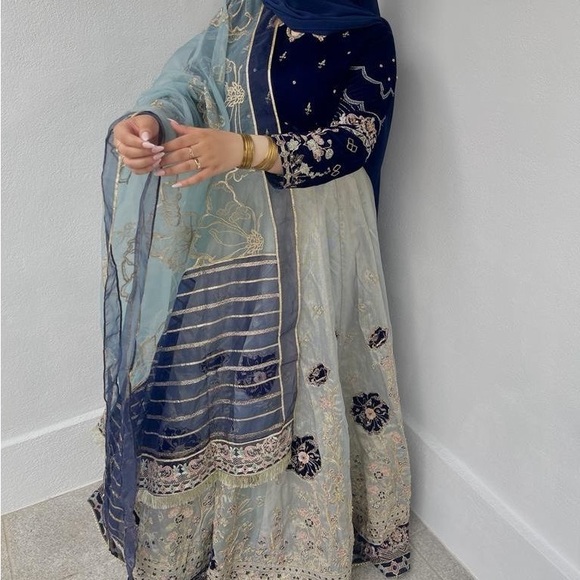 Pakistani branded lehnga - Picture 5 of 7